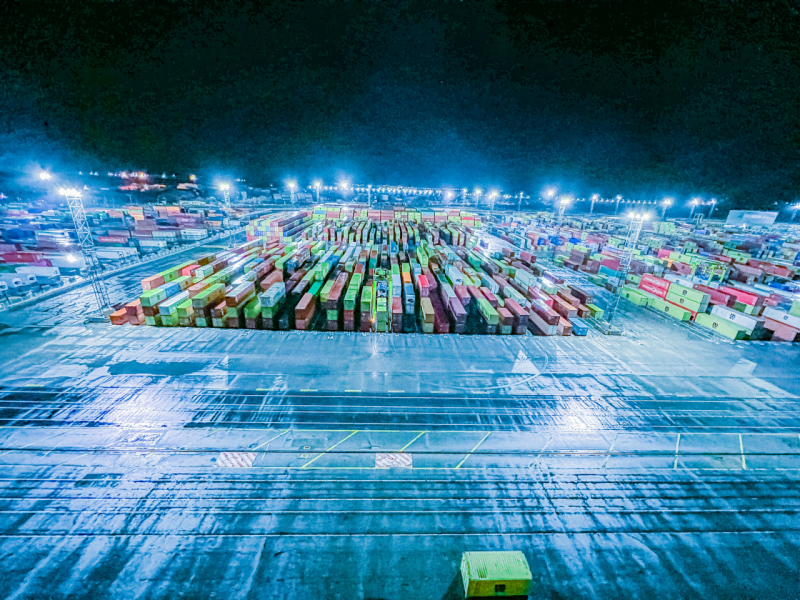 Seayard-by-night-and-rain