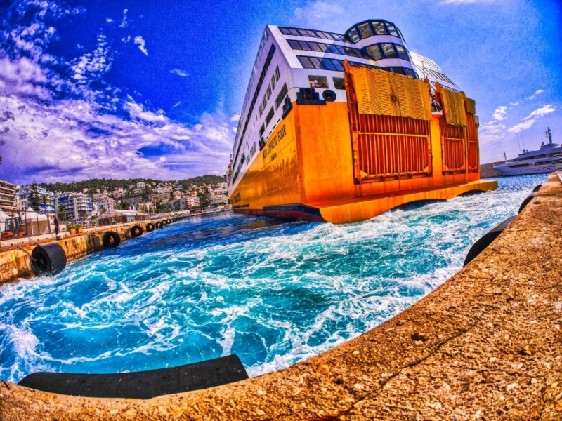 Manoeuvre du Ferry port de Nice