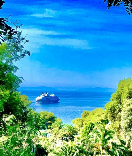Navire Ponant mouillage Rayol Canadel