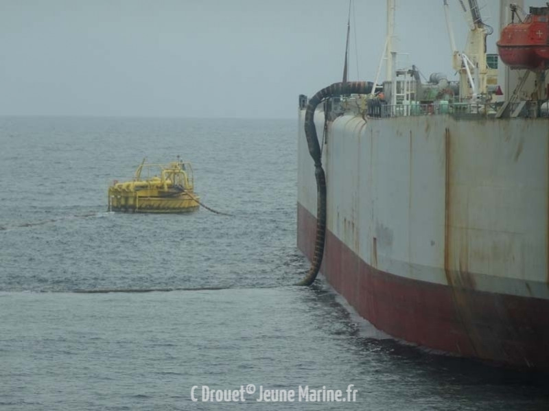 Embarquements à bord de l'Astérion et du Bourbon Liberty © Célestin Drouet