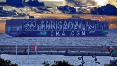 Le CMA CGM GREENLAND accueille la flamme olympique © Nicolas LE SCORNET