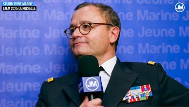 Vice-amiral Emmanuel Slaars, sous-chef d'état-major en charge des opérations (ALOPS) au Studio Jeune Marine aux Assises de l’économie de la mer, La Rochelle 2025. © JM