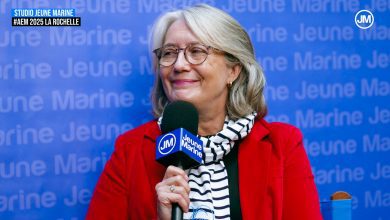 Nathalie MERCIER-PERRIN, Présidente exécutive du Cluster Maritime Français au Studio Jeune Marine aux Assises de l’économie de la mer, La Rochelle 2025 © JM