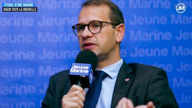 Remi JUSTINIEN Vice-président de la Région Nouvelle-Aquitaine au Studio Jeune Marine aux Assises de l’économie de la mer, La Rochelle 2025 © JM